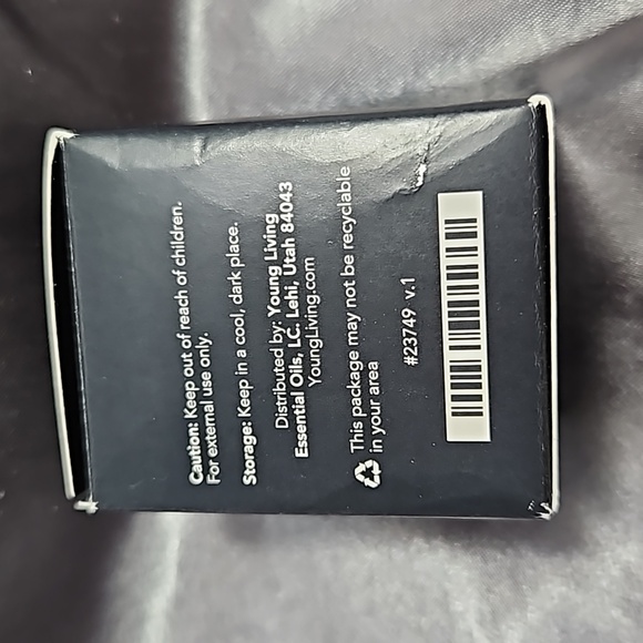 Savvy Minerals Poppy Seed Lip Scrub - Picture 3 of 3